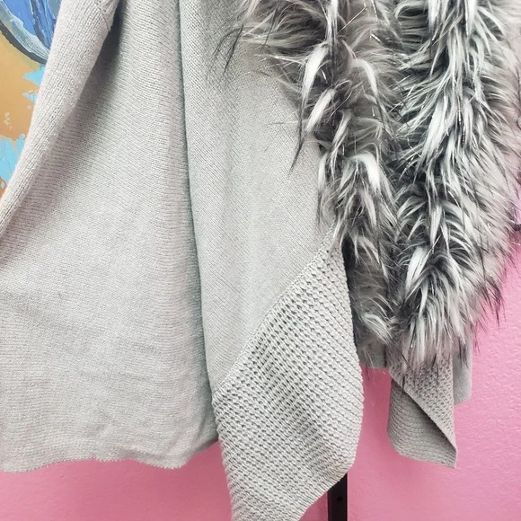 LaSeine Gray Sweater with Fluffy Faux Fur - Picture 6 of 6